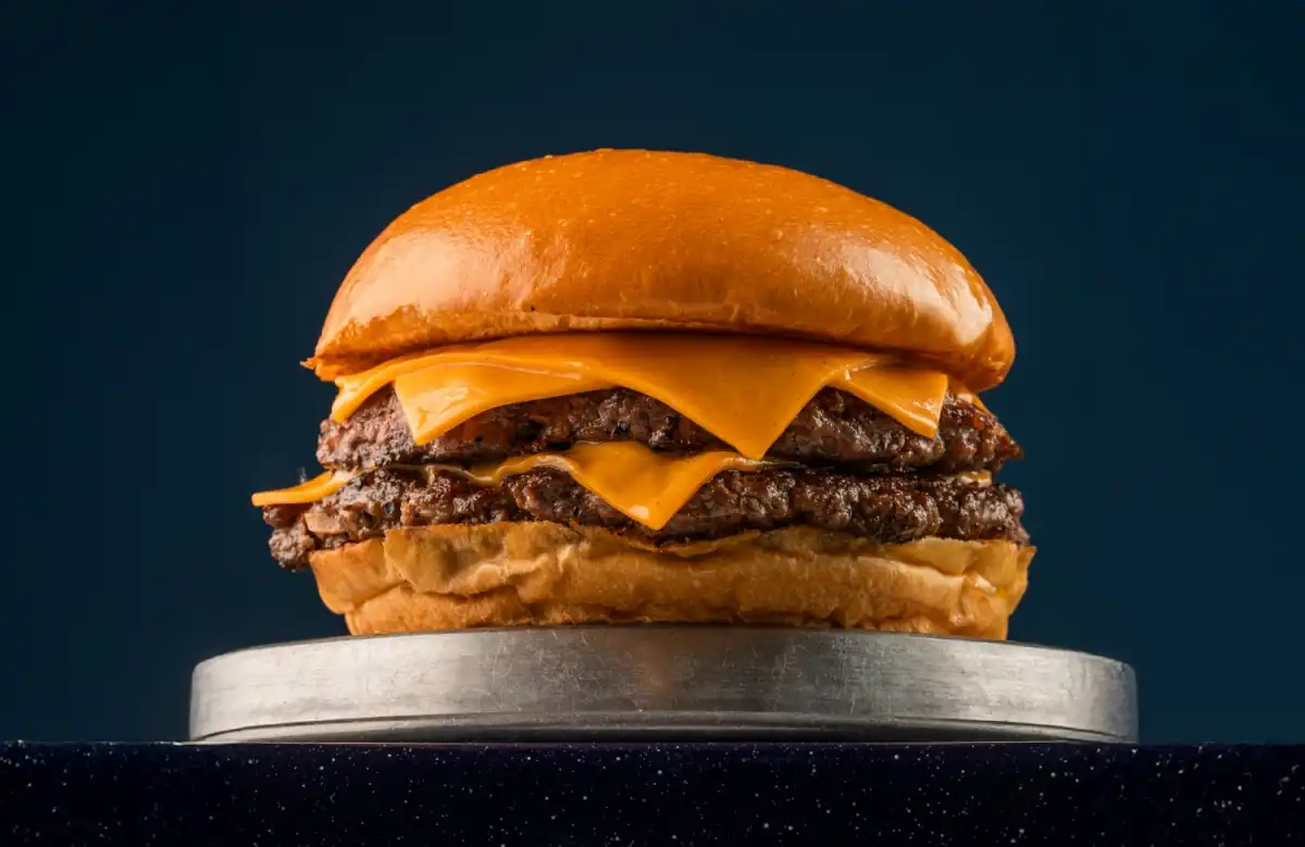 Día de la Hamburguesa: la nueva campaña de Ruddy’s que apuesta a un producto hecho de verdad