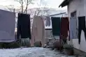 El truco para secar la ropa más rápido en invierno y evitar el olor a humedad: el consejo que usaban las abuelas