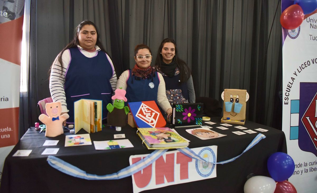 SOBRE LA DOCENCIA. Estudiantes de la Escuela Sarmiento buscaron derribar prejuicios sobre los profesorados en Bella Vista. / LA GACETA, ANALÍA JARAMILO