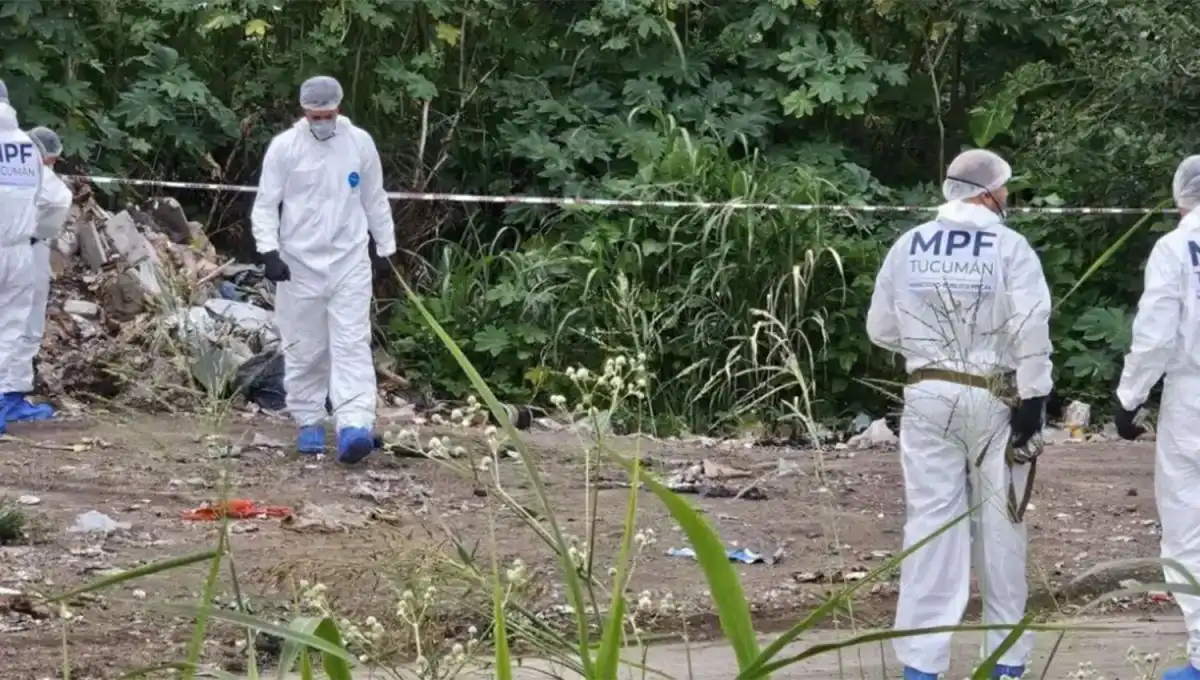 EN LA ESCENA. Peritos del ECIF buscaron evidencias en lugar donde fue encontrado el cuerpo de Érika Álvarez.