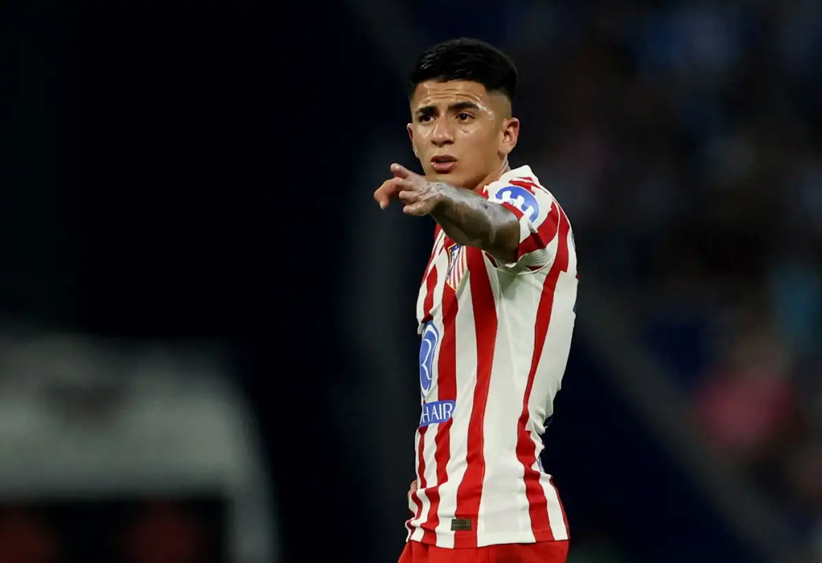 Thiago Almada, volante de Atlético de Madrid, se reunió con la cúpula de River.