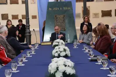 Entre lágrimas y respaldo político, Pagani cerró su mandato y Grunauer quedó al frente de la UNT
