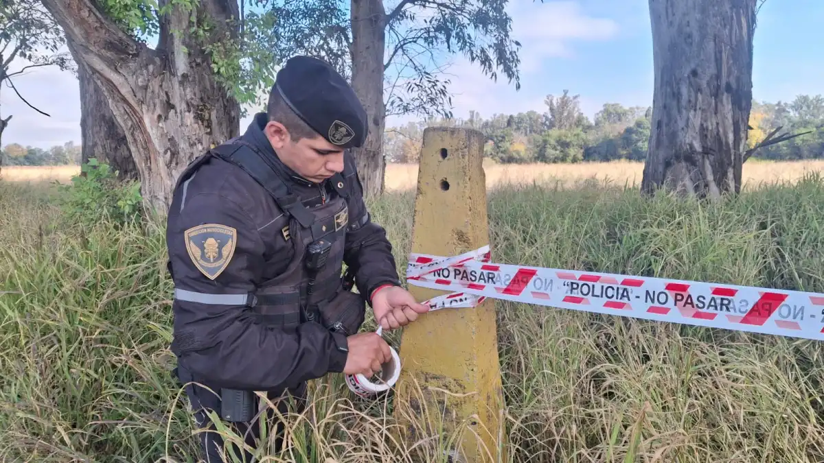 BÚSQUEDA DE AGOSTINA. La Policía rastrilla un descampado en Córdoba.