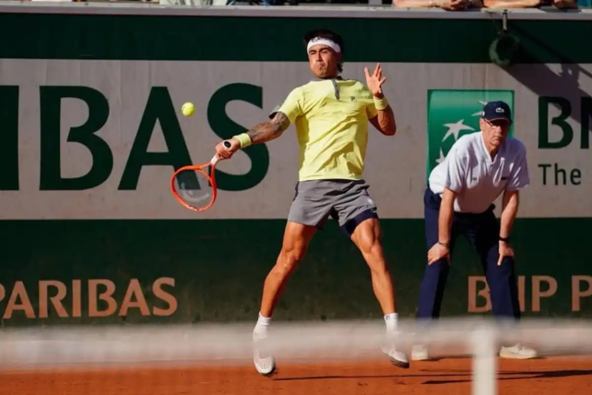 Francisco Comesaña estuvo a dos puntos de la hazaña, pero cayó ante Berrettini. 