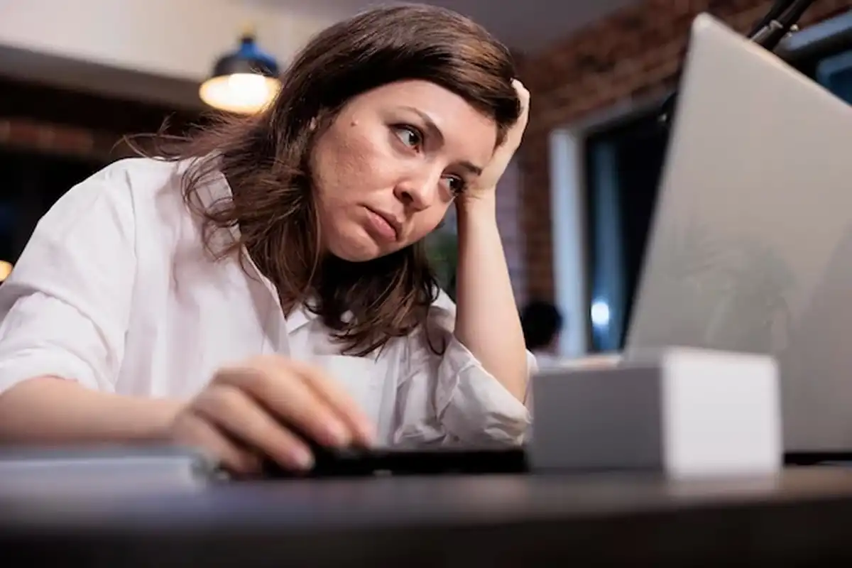 El pluriempleo crece como estrategia para sostener ingresos, pero deja una factura silenciosa: menos descanso. 