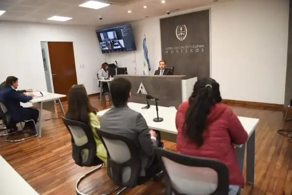 Absolvieron a la joven acusada por la muerte de su bebé