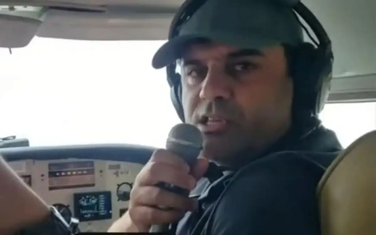 INÉDITO. Un momento del vuelo recreado por el legislador Gustavo Orozco.