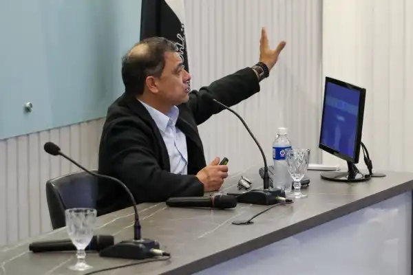 Diego Reynoso: “Las cuestiones microeconómicas afectan más que Adorni a la gestión de Milei”