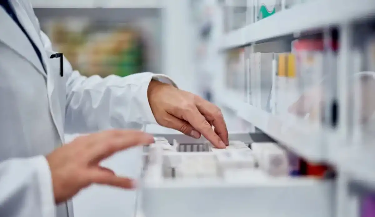 Cuánto cobra un farmacéutico en el sexto mes del año. 