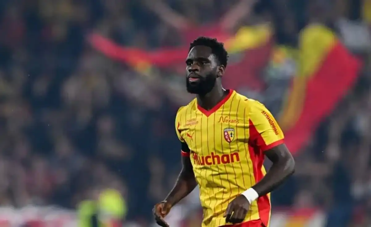 El delantero del Lens rechazó la convocatoria de Haití.