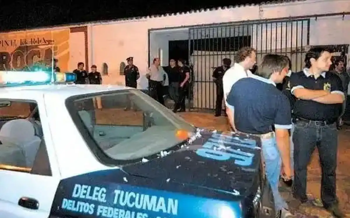 EL PRIMER ANTECEDENTE. Los policías federales durante uno de los allanamientos realizado por la causa Nocturno.