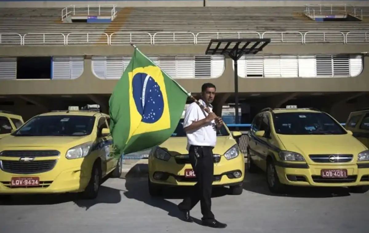 Brasil lanza créditos para que los taxistas y conductores de aplicaciones compren autos nuevos