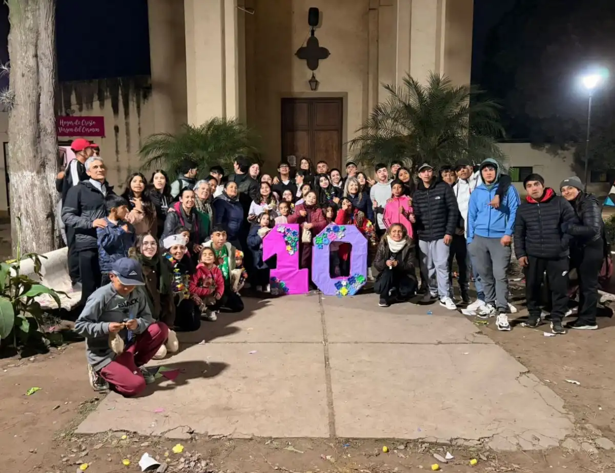 GRUPO UNIDO. Voluntarios y asistentes es una de las varias actividades que se realizaron por la primera década de este espacio de contención.