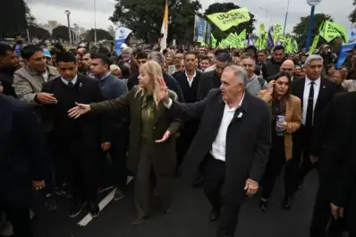 Jaldo y Chahla inauguraron la remodelación integral de avenida Papa Francisco y José Ingenieros