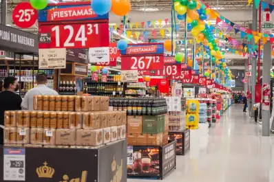 Un supermercado lanzó una canasta con más de 200 productos a precios del año pasado