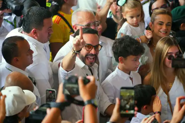 Elecciones presidenciales en Colombia: De la Espriella sorprendió y se quedó con la primera vuelta
