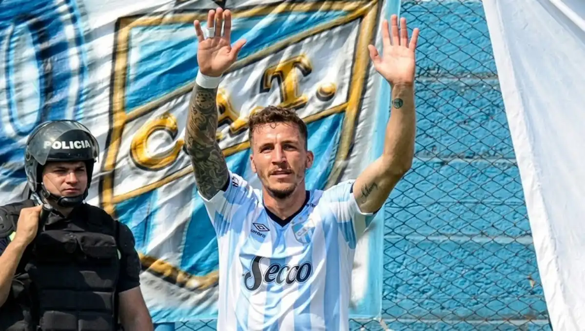 ETERNA GRATITUD. Franco Sbuttoni mantiene un lazo inquebrantable con Atlético Tucumán, el club que lo sostuvo en su momento más difícil.