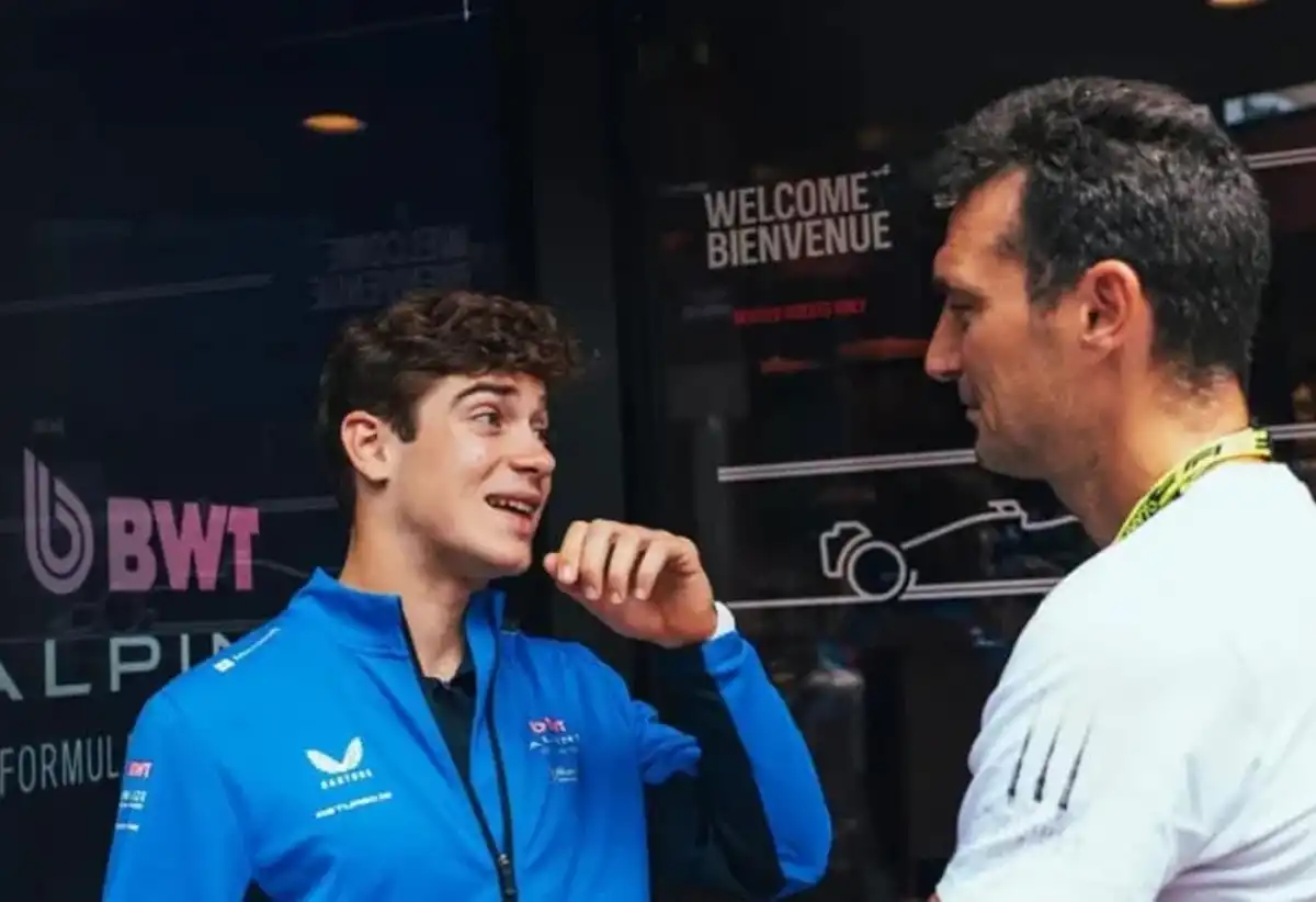 Colapinto y Scaloni en Bélgica. 