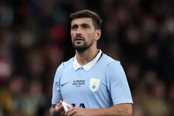 Alarma en Uruguay: De Arrascaeta sufrió una molestia muscular y su presencia en el Mundial está en duda
