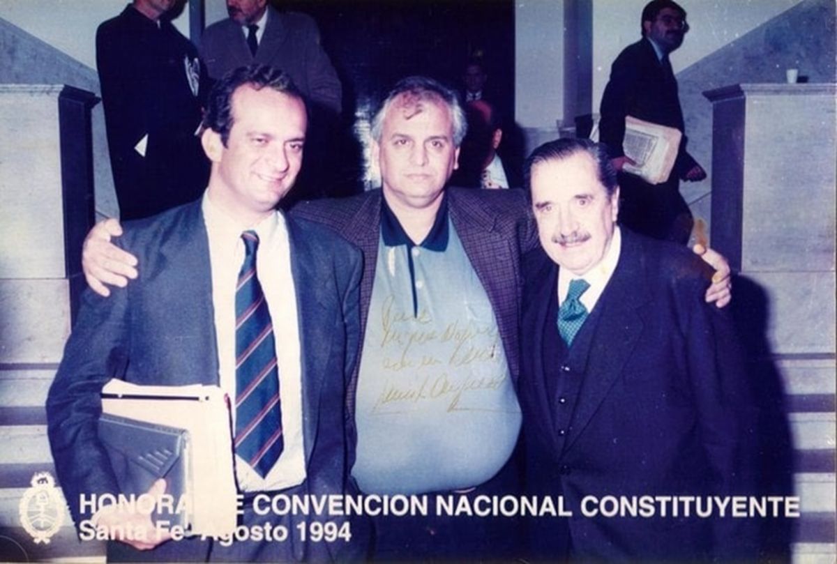 CARLOS COUREL, JUNTO AL PRESIDENTE ALFONSÍN / FOTO DE FACEBOOK MIGUEL ANGEL NOGUERA