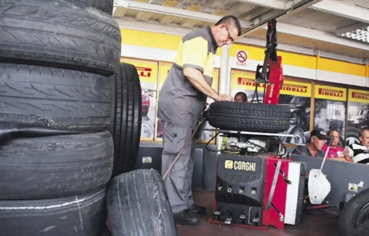 SECTOR EN CRISIS. Pirelli paraliza su planta en Buenos Aires. 