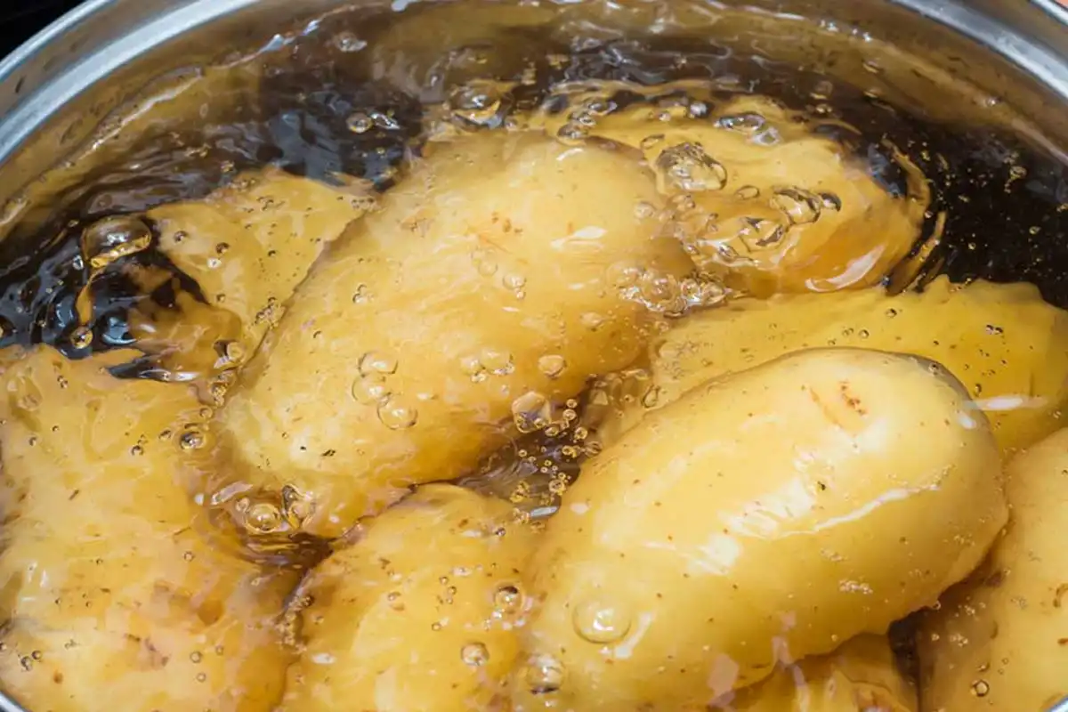 El agua de las papas hervidas puede ayudarte en la limpieza y el cuidado del hogar