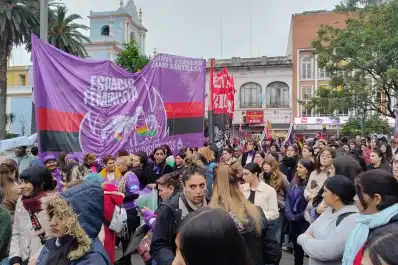 Ni Una Menos, EN VIVO: la calle vuelve a hablar en Tucumán en medio de la bronca y el reclamo